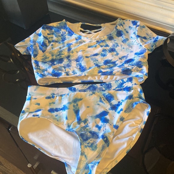 Girls two piece bathing suit size large - Picture 2 of 2